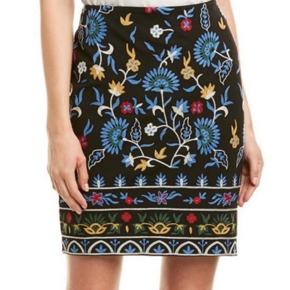 Beautiful J McLaughlin embroidered straight/pencil skirt size 4